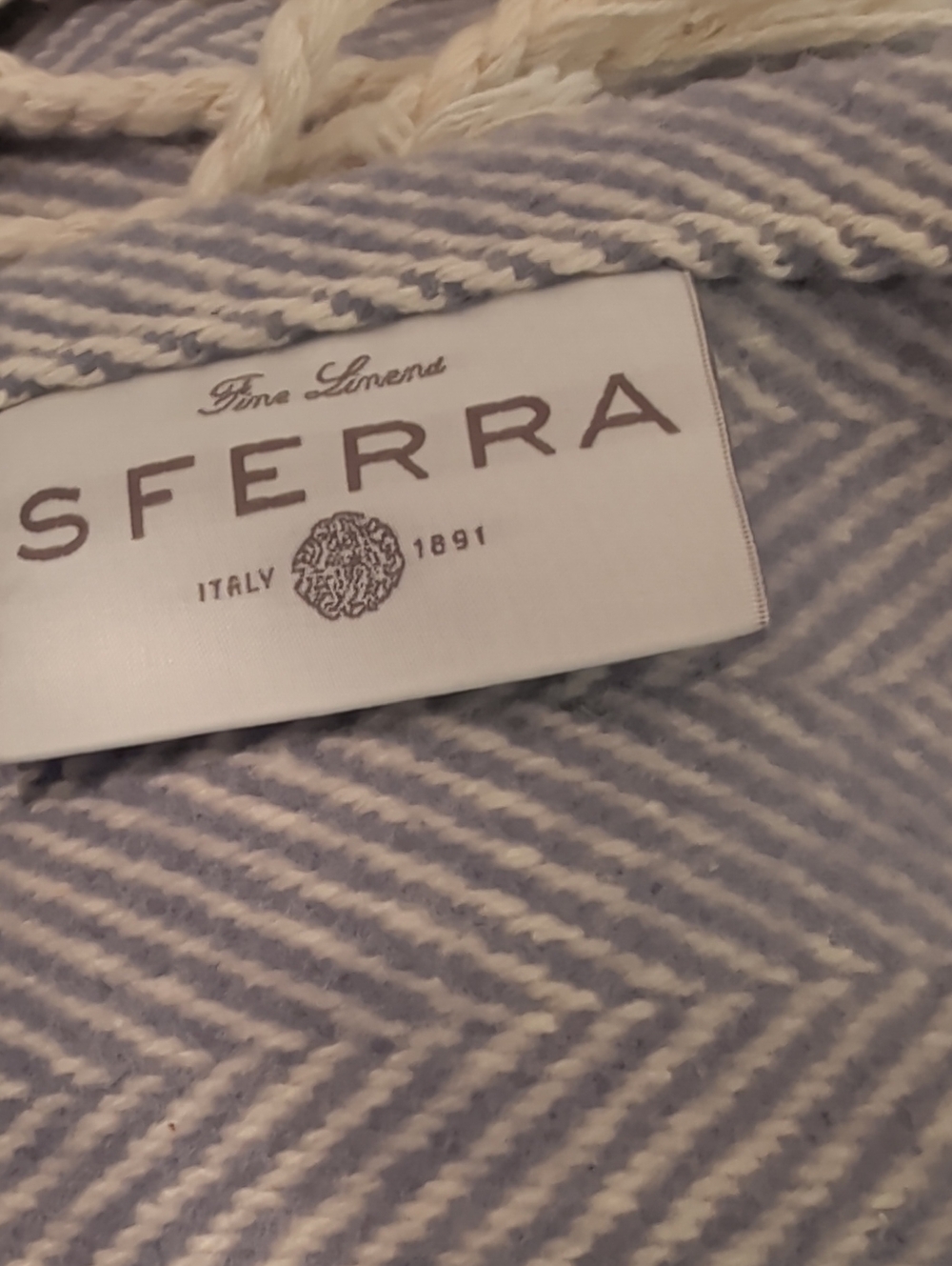 Sferra Throw.. Made in Portugal - Picture 5 of 6